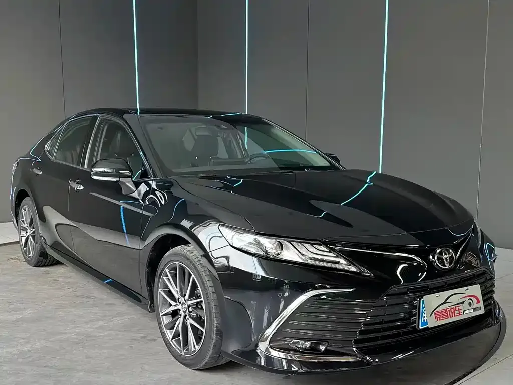 Toyota Camry — фото 5