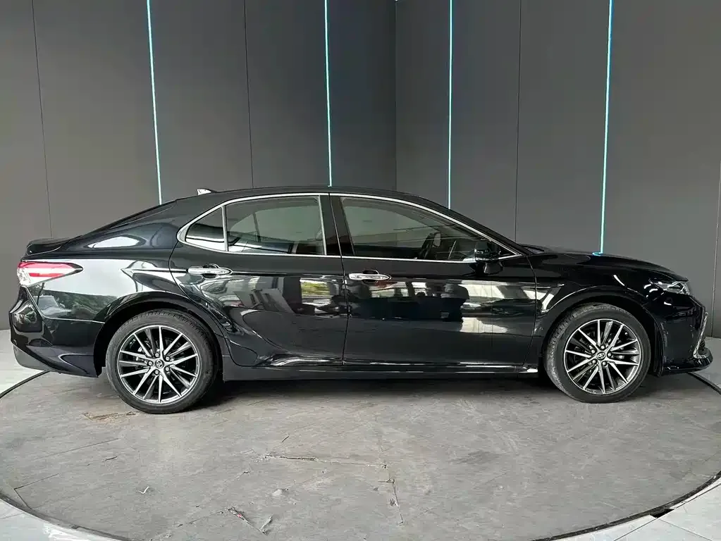 Toyota Camry — фото 6