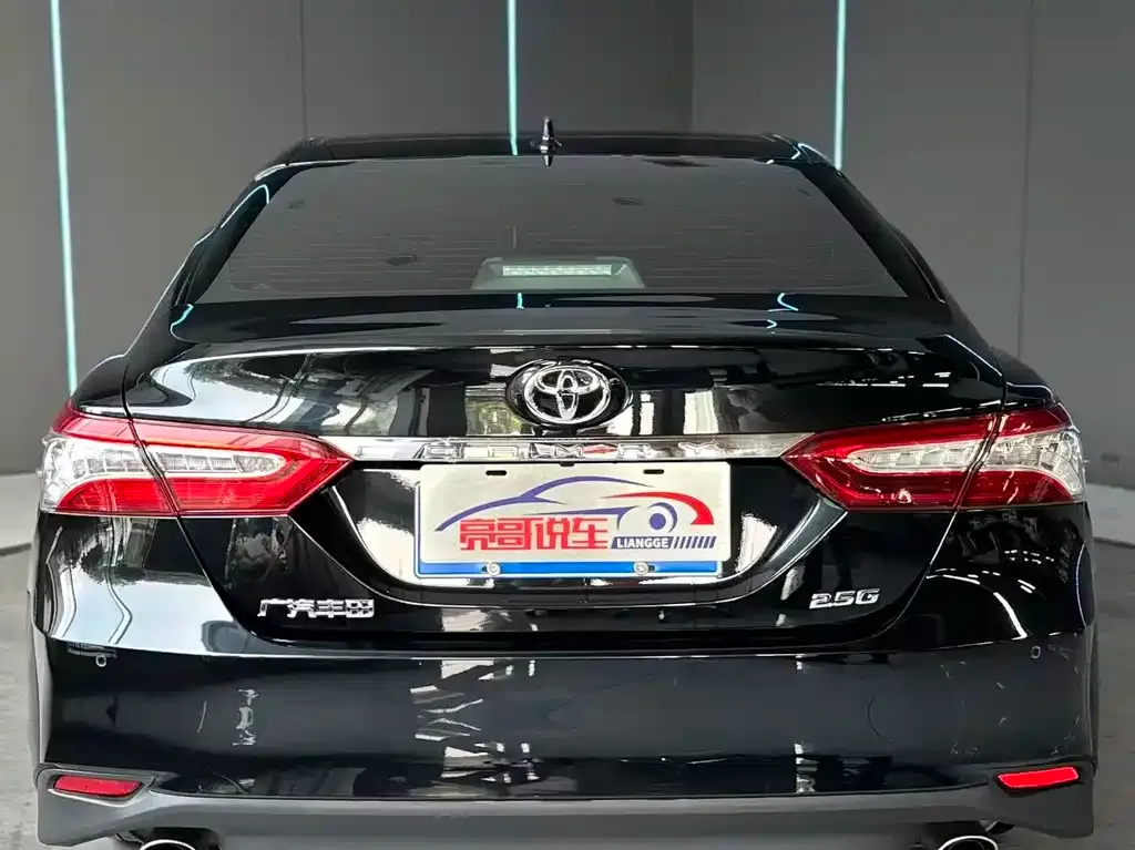 Toyota Camry — фото 4