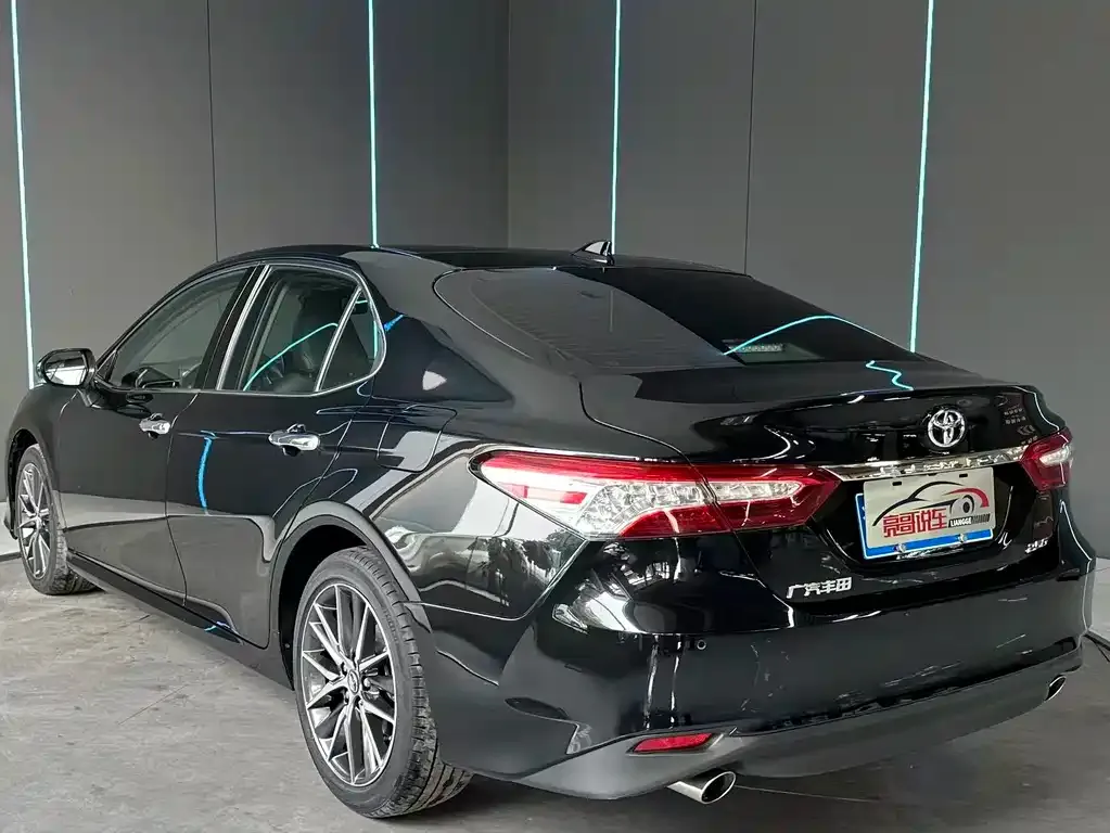 Toyota Camry — фото 10