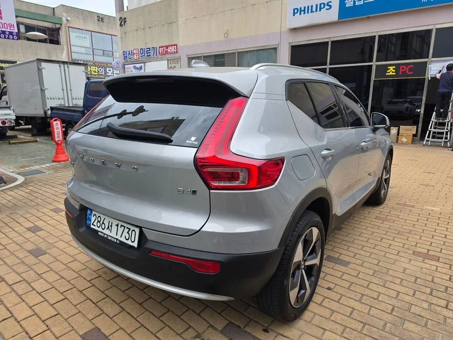 Volvo XC40 — фото 10