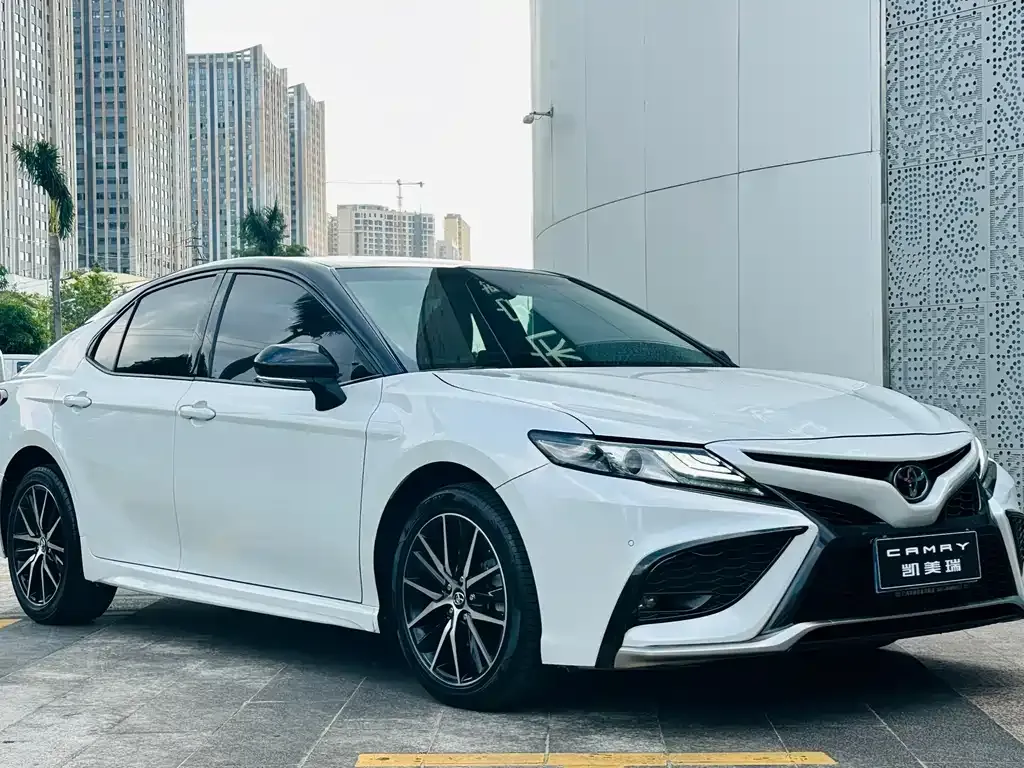 Toyota Camry — фото 4