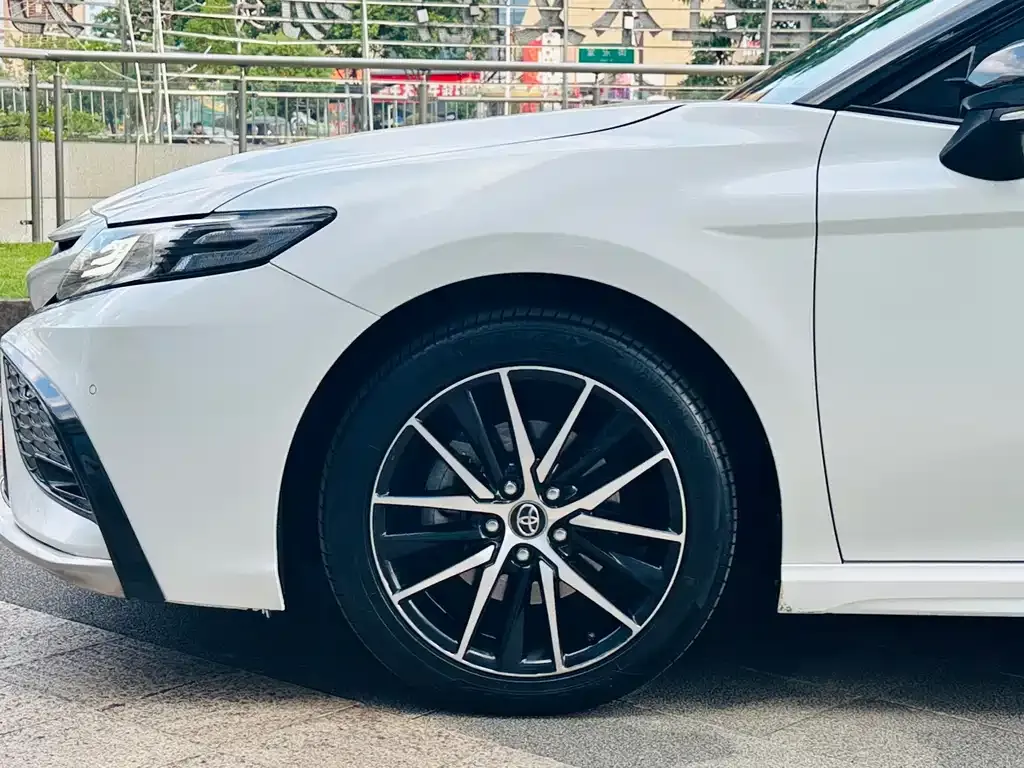 Toyota Camry — фото 8