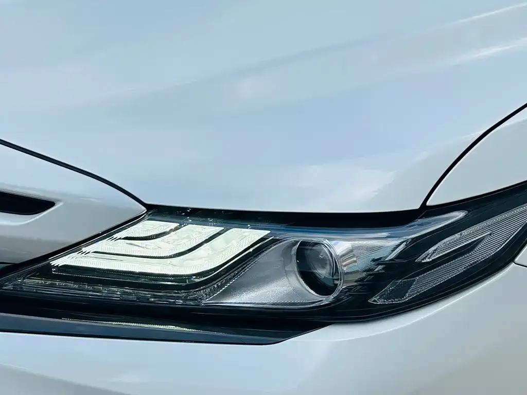 Toyota Camry — фото 3