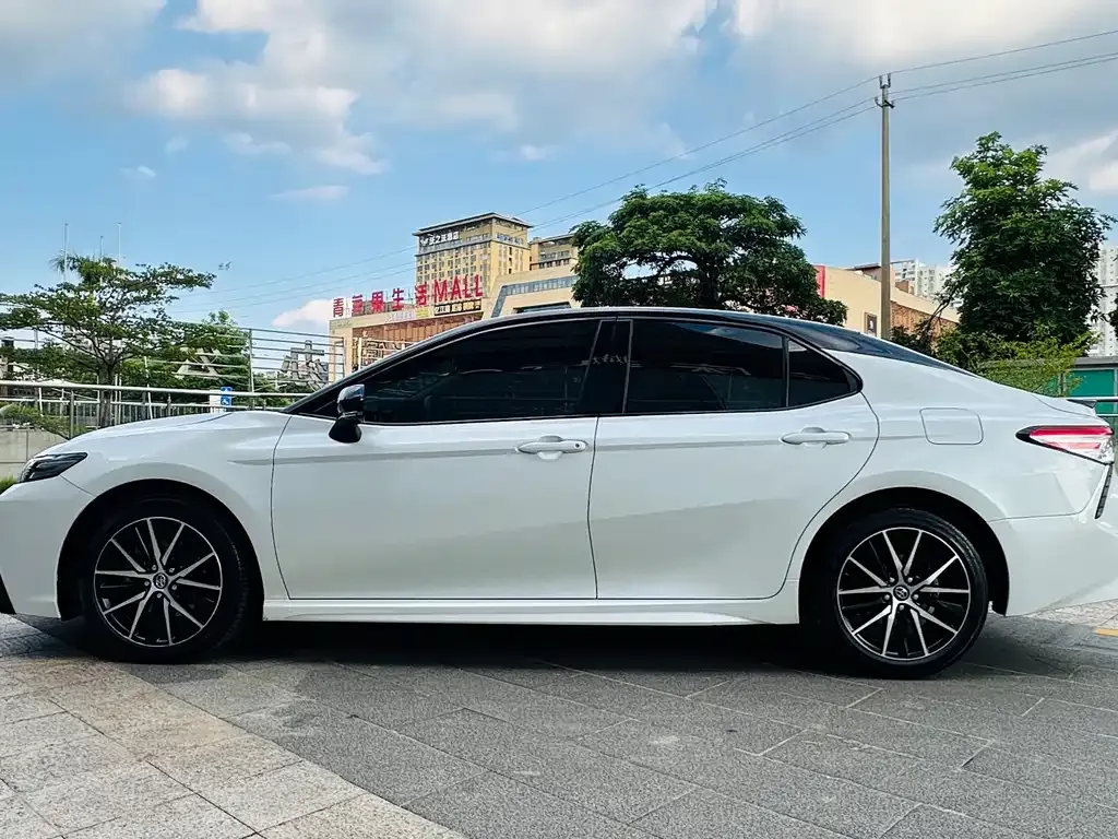 Toyota Camry — фото 7