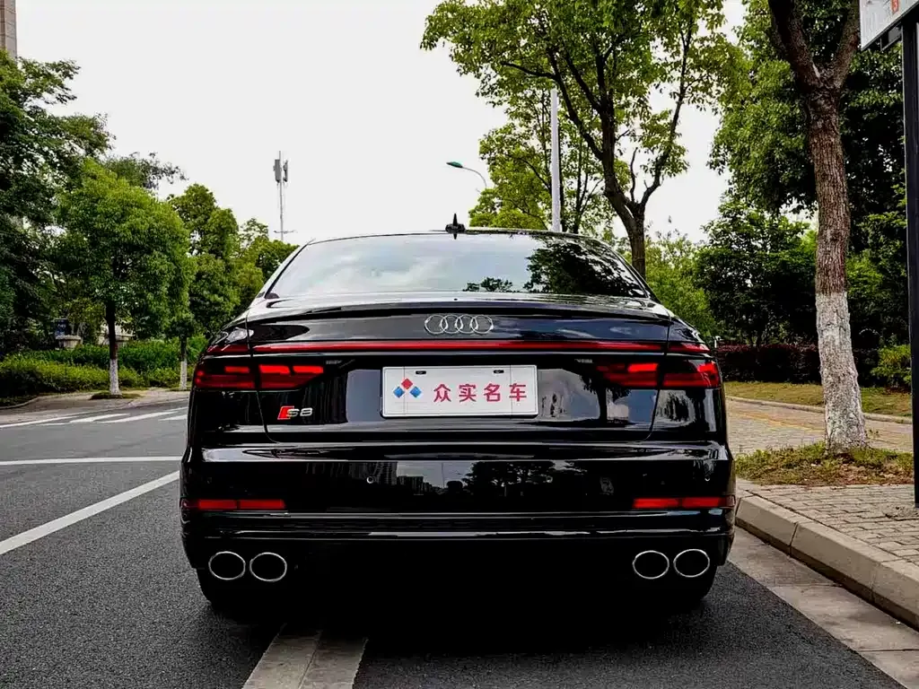 Audi S8 — фото 5