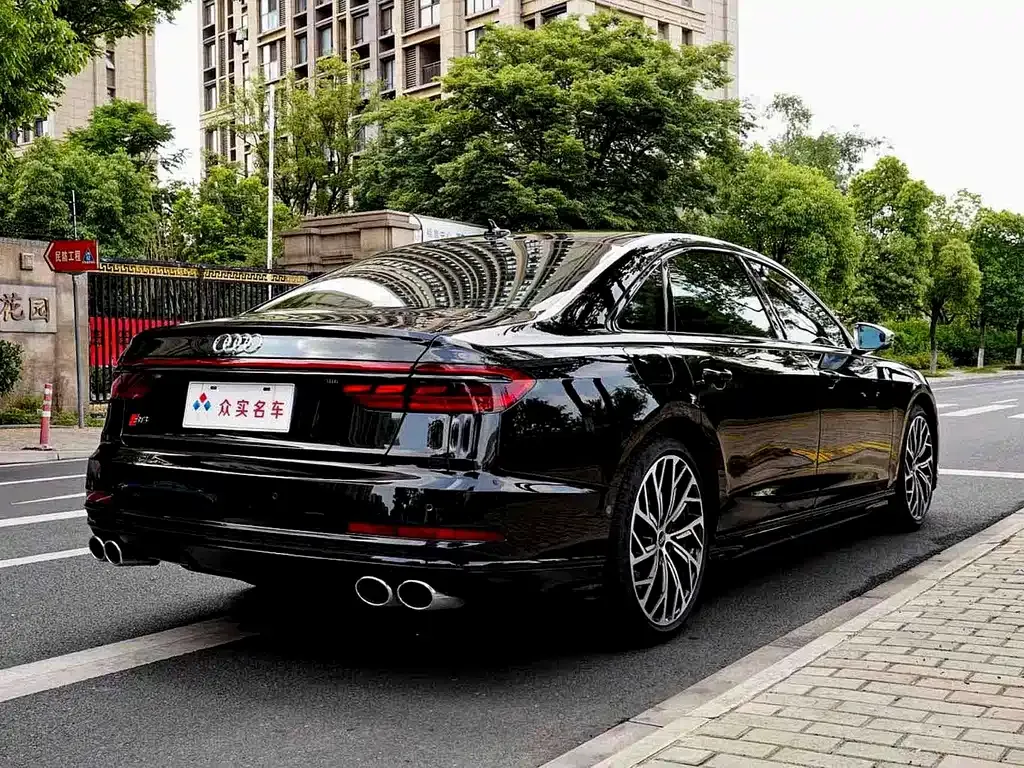 Audi S8 — фото 4