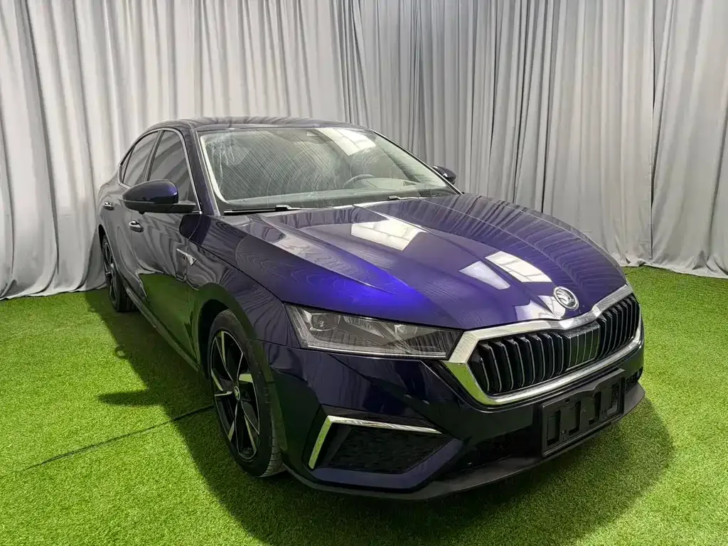 Skoda Octavia — фото 2