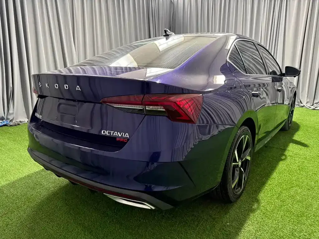 Skoda Octavia — фото 7