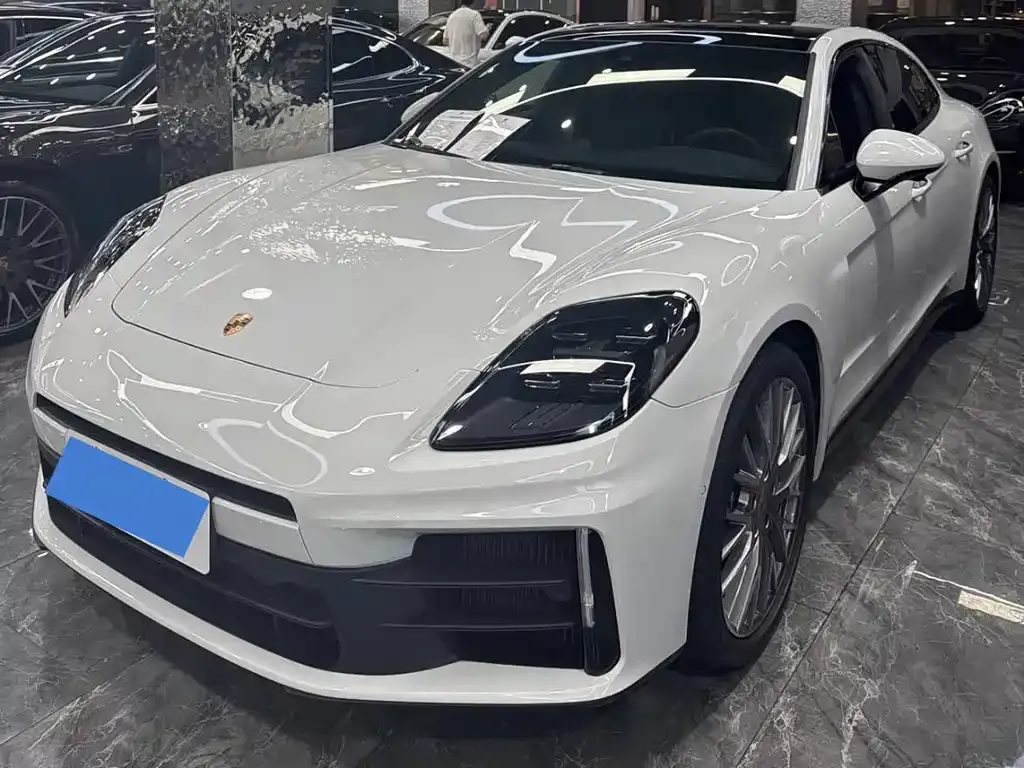 Porsche Panamera — фото 1