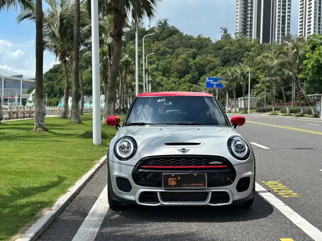 MINI JCW (John Cooper Works) — фото 1