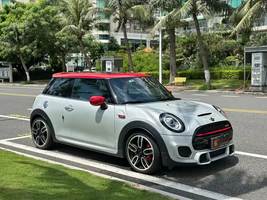 MINI JCW (John Cooper Works) — фото 10
