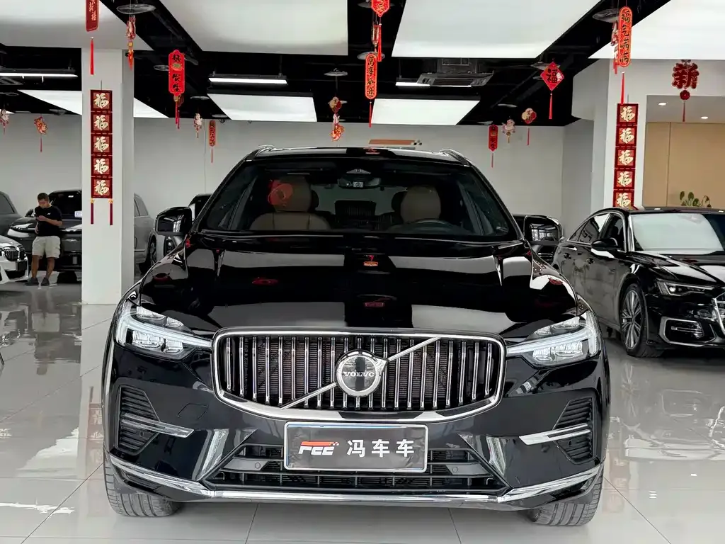 Volvo XC60 — фото 1