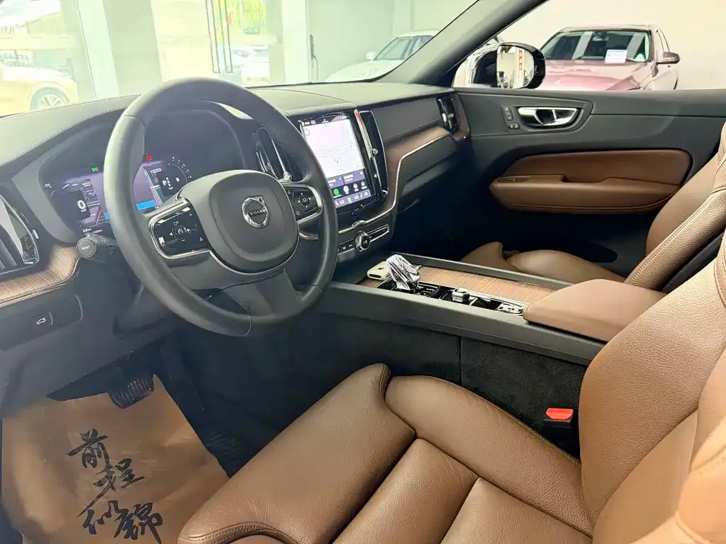 Volvo XC60 — фото 2