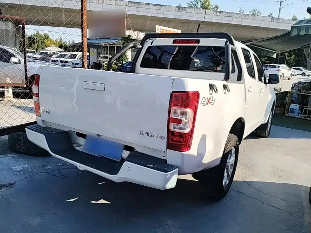 Isuzu RE-MAX — фото 10