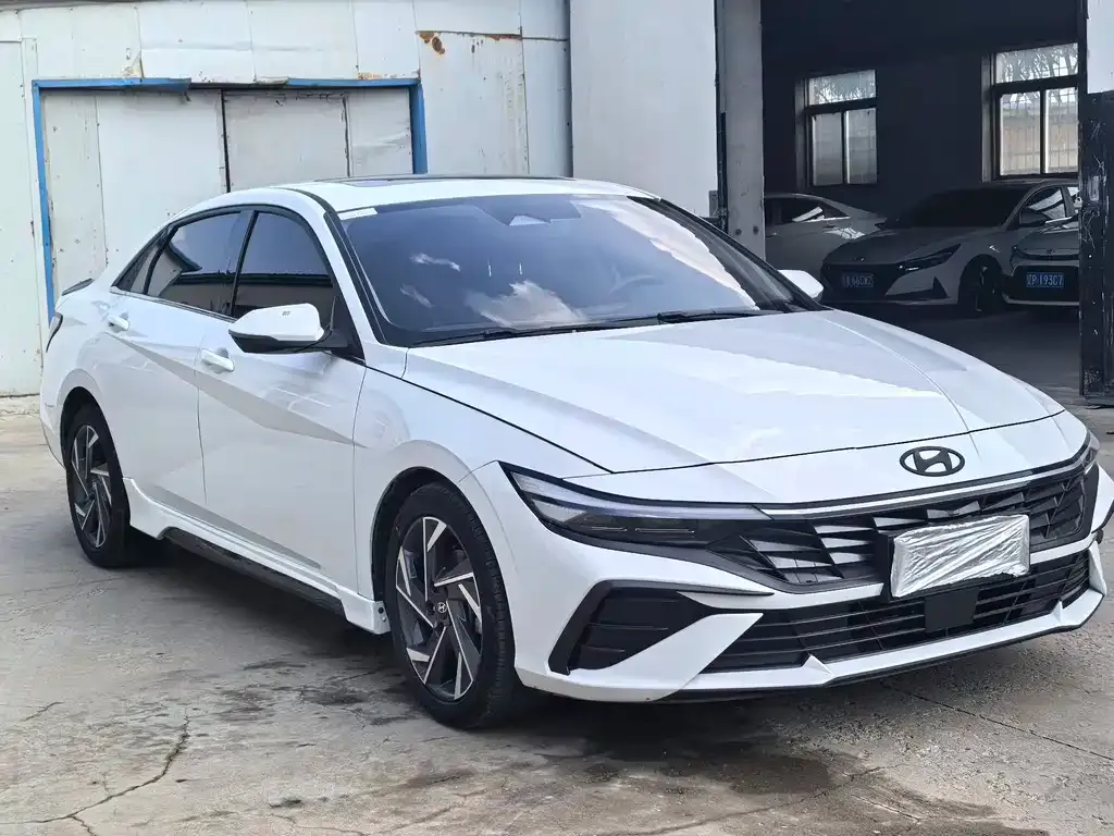 Hyundai Elantra — фото 8