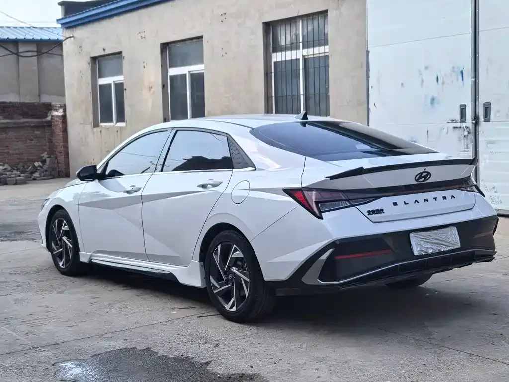 Hyundai Elantra — фото 6