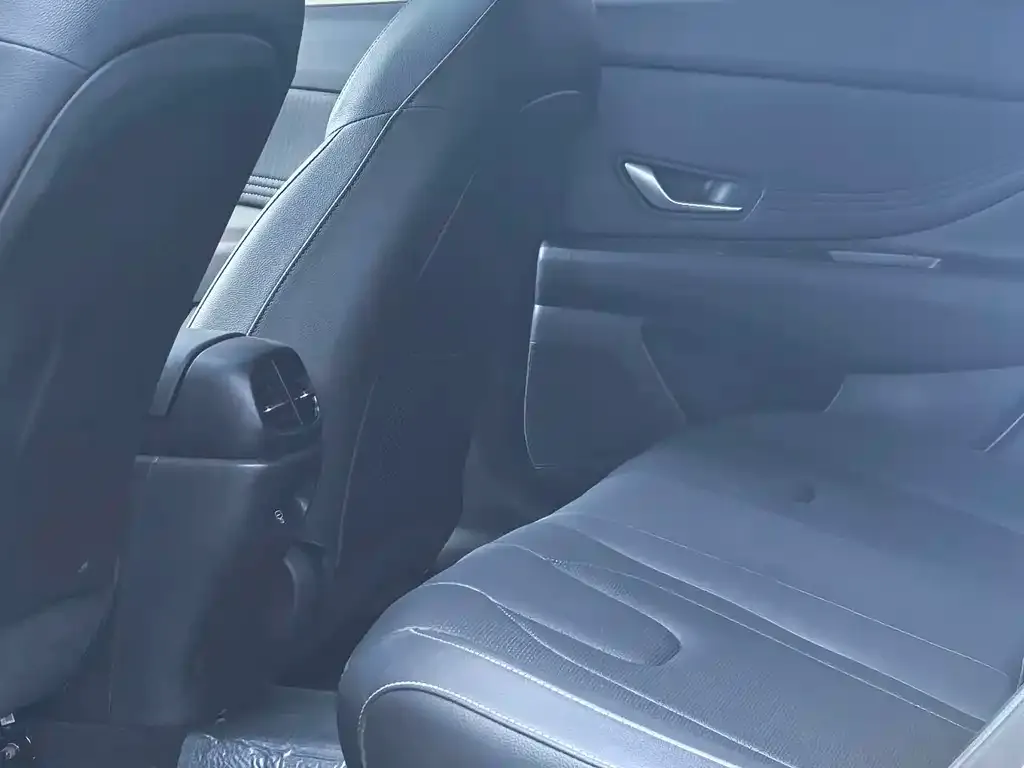 Hyundai Elantra — фото 10