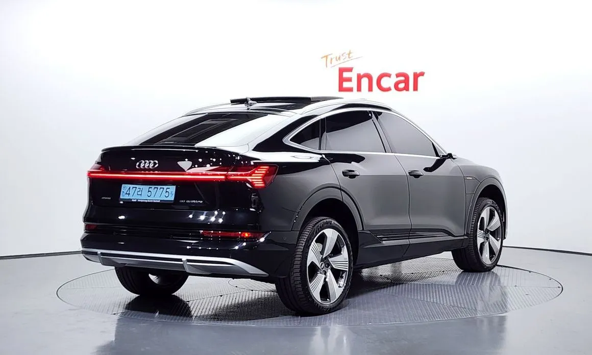 Audi e-tron — фото 3