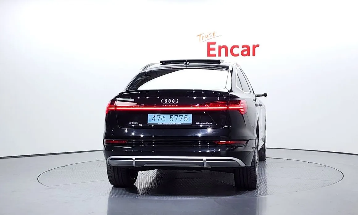 Audi e-tron — фото 4