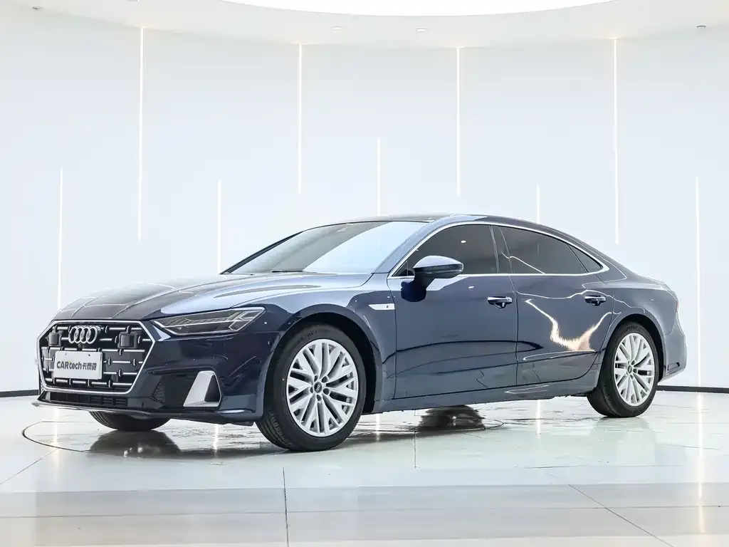 Audi A7L — фото 1