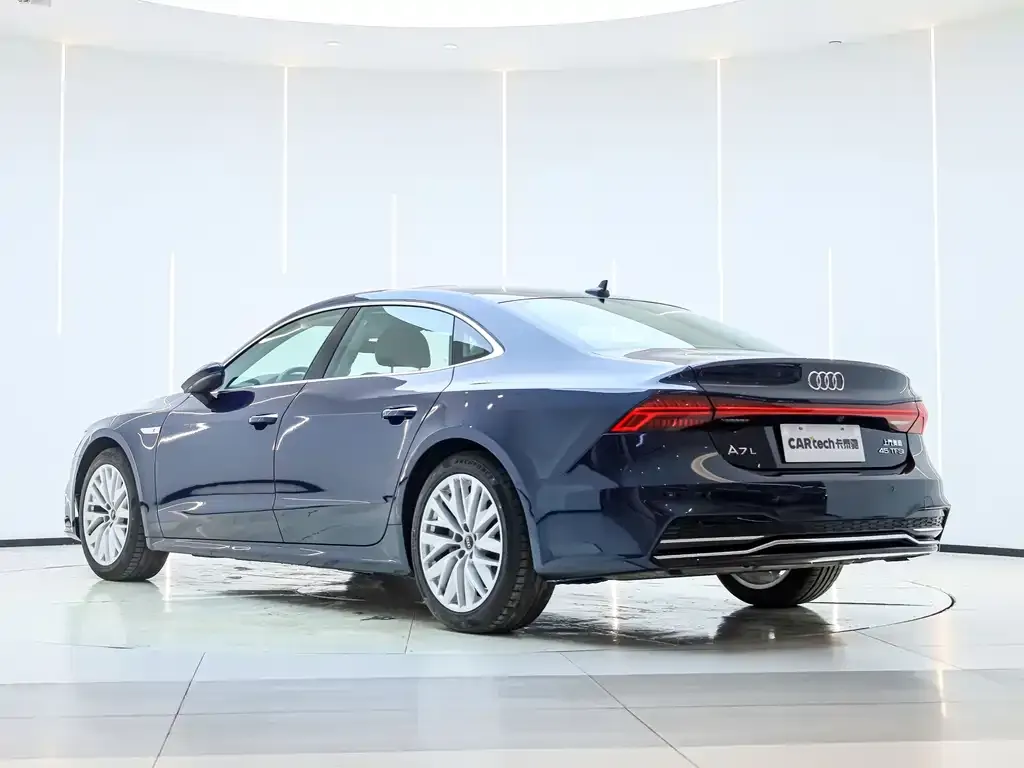 Audi A7L — фото 7
