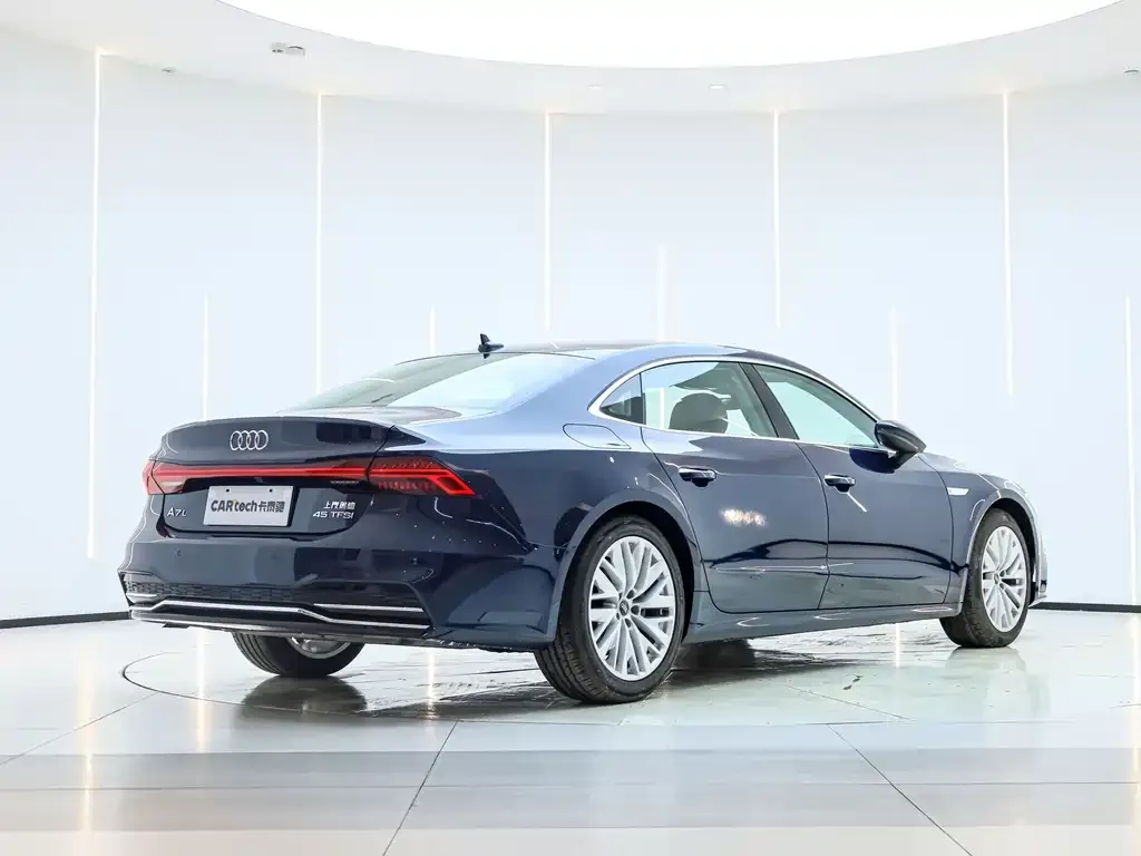 Audi A7L — фото 6