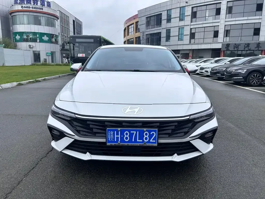 Hyundai Elantra — фото 10