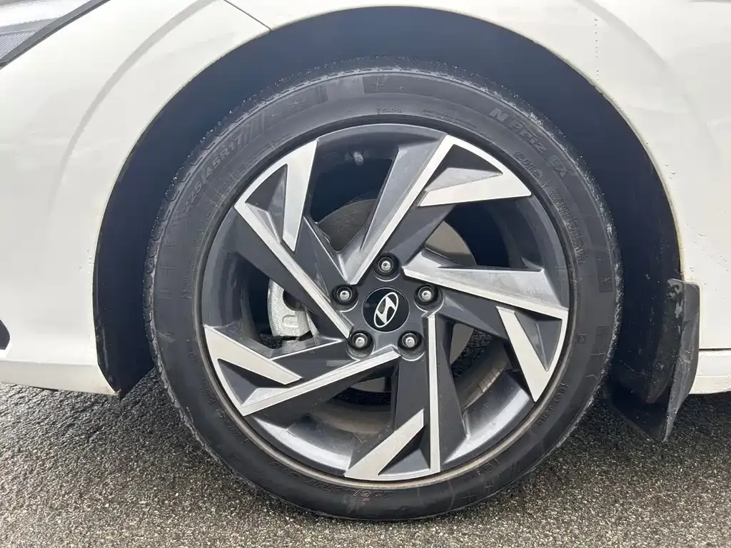 Hyundai Elantra — фото 6