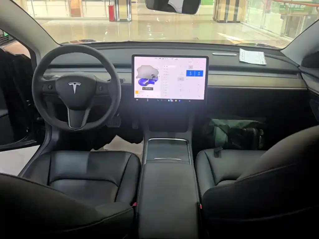 Tesla Model 3 — фото 3