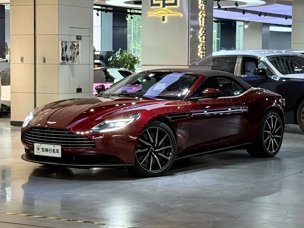 Aston Martin DB11 — фото 1
