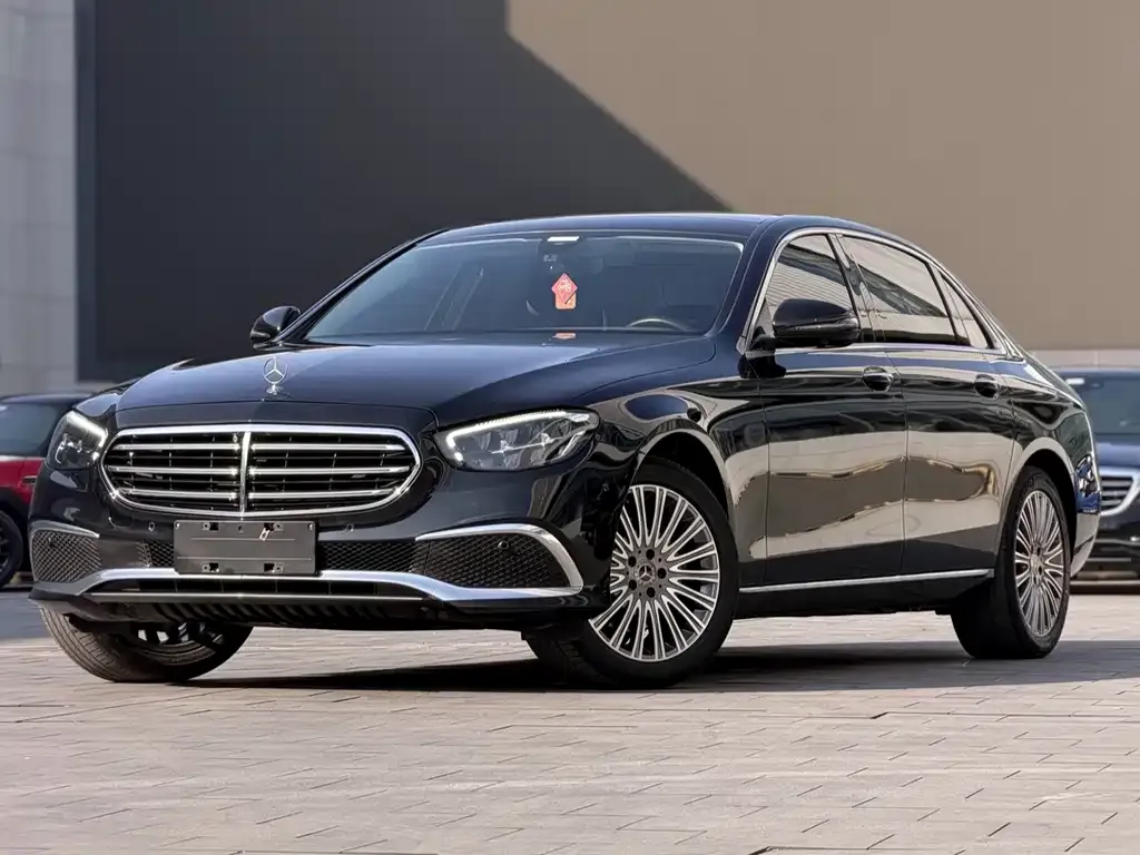 Mercedes-Benz E-Class — фото 1