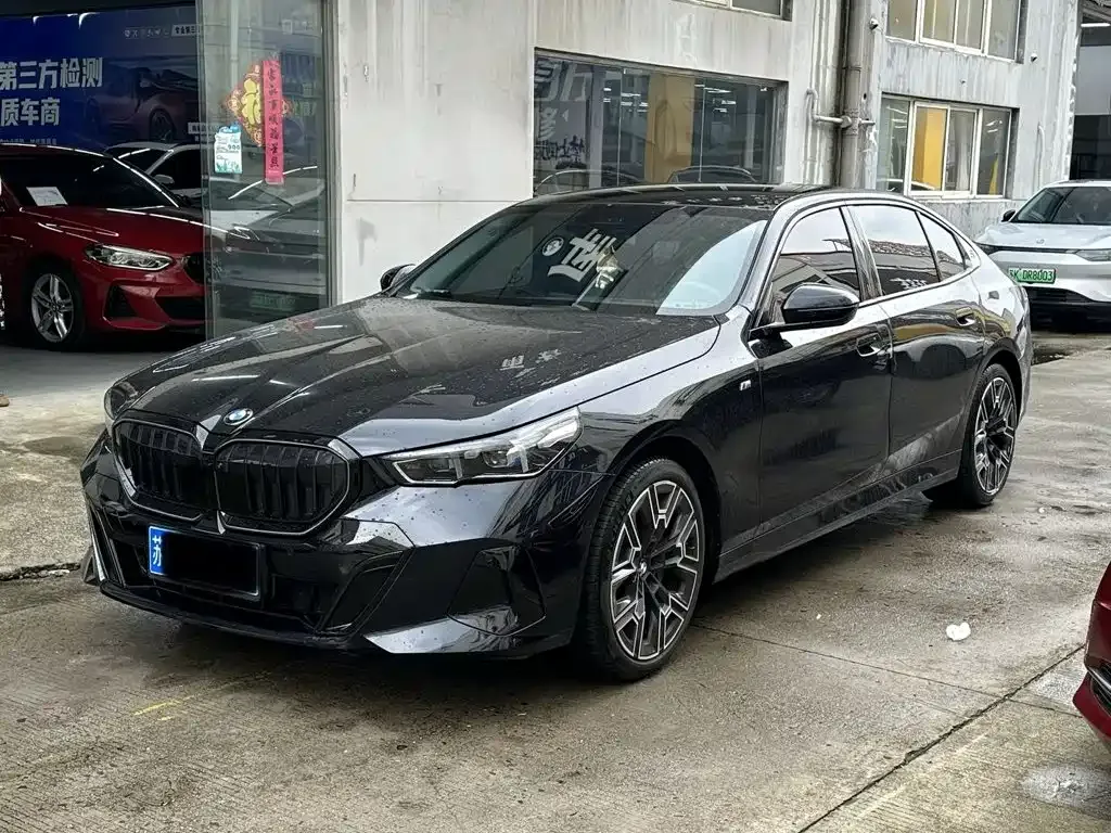 BMW 5 Series — фото 1