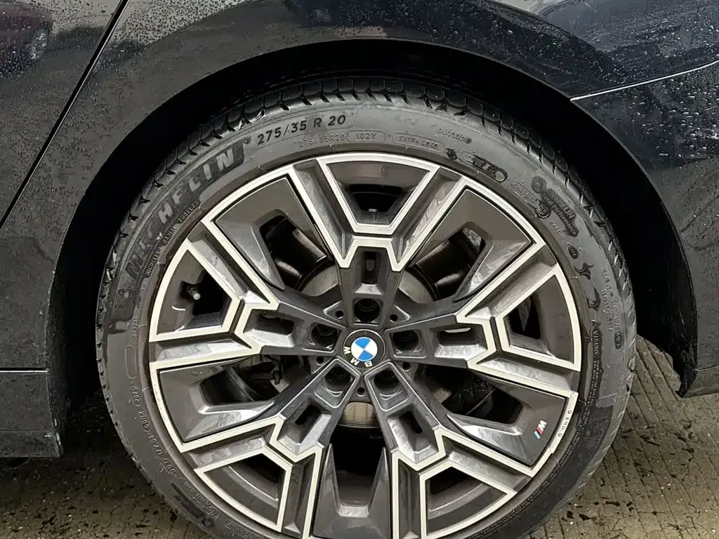 BMW 5 Series — фото 4