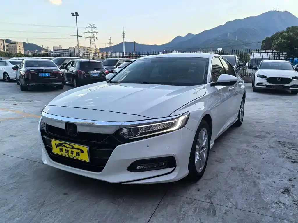 Honda Accord — фото 1