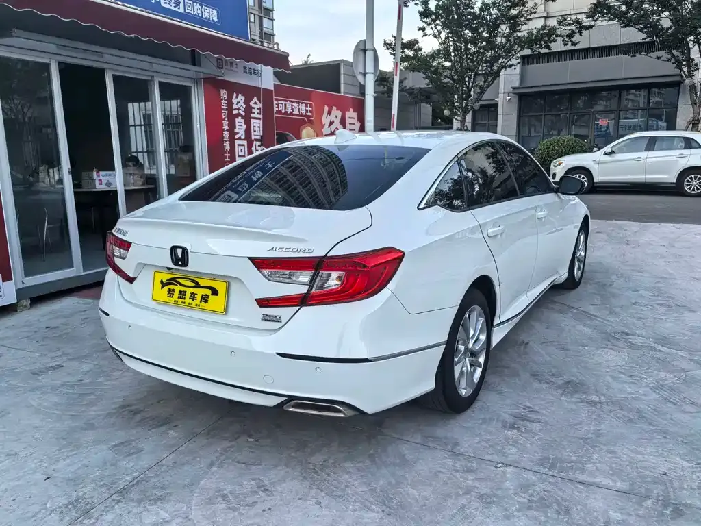 Honda Accord — фото 10