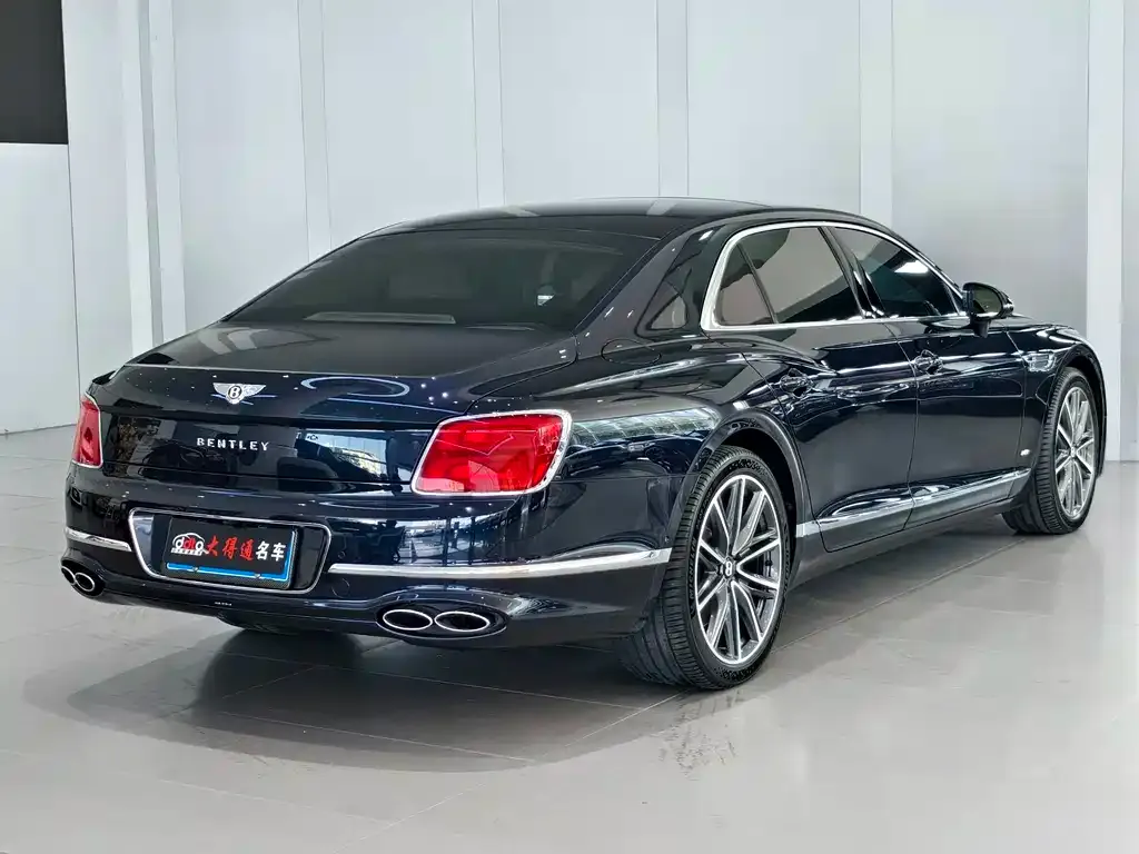 Bentley Flying Spur — фото 3