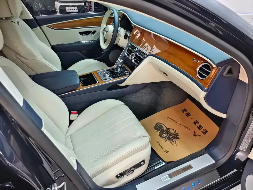 Bentley Flying Spur — фото 10
