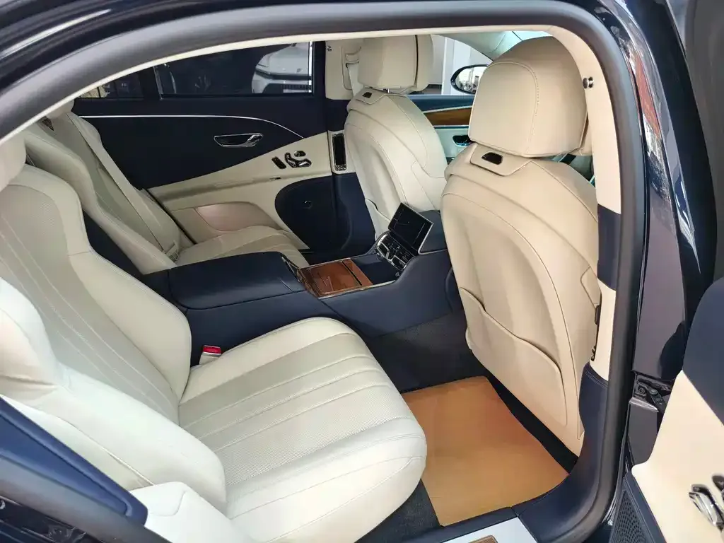 Bentley Flying Spur — фото 6