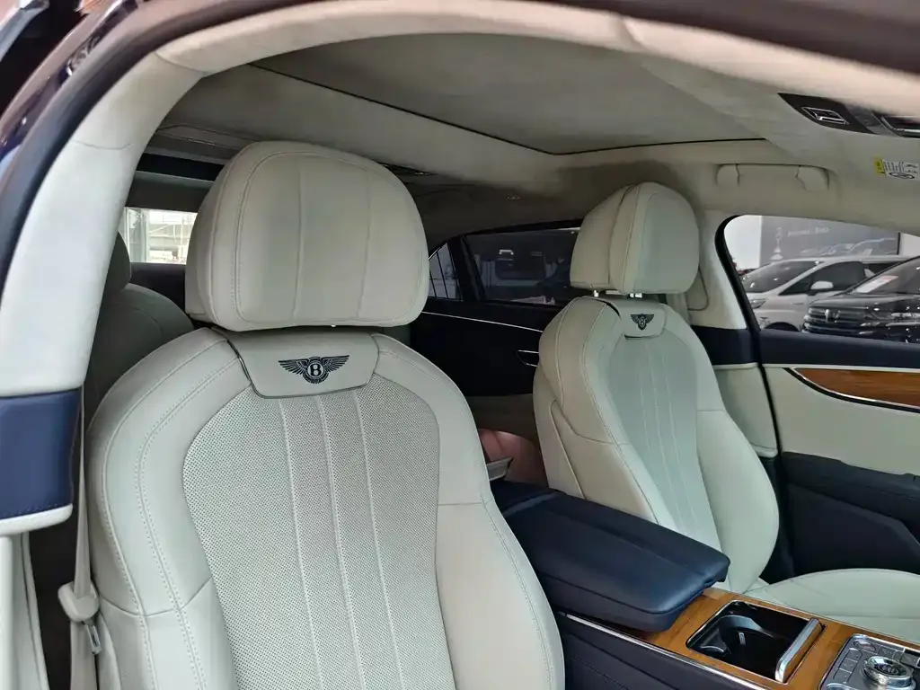 Bentley Flying Spur — фото 8