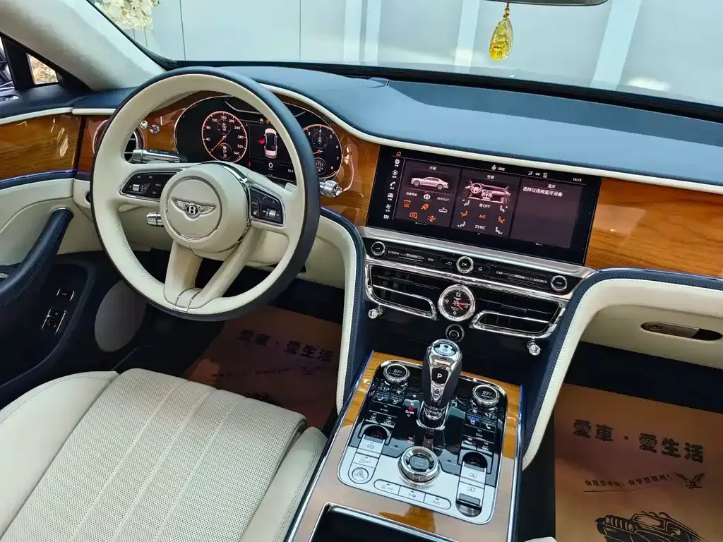 Bentley Flying Spur — фото 9