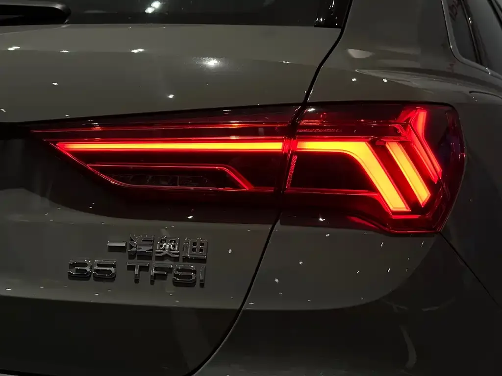 Audi Q3 — фото 3