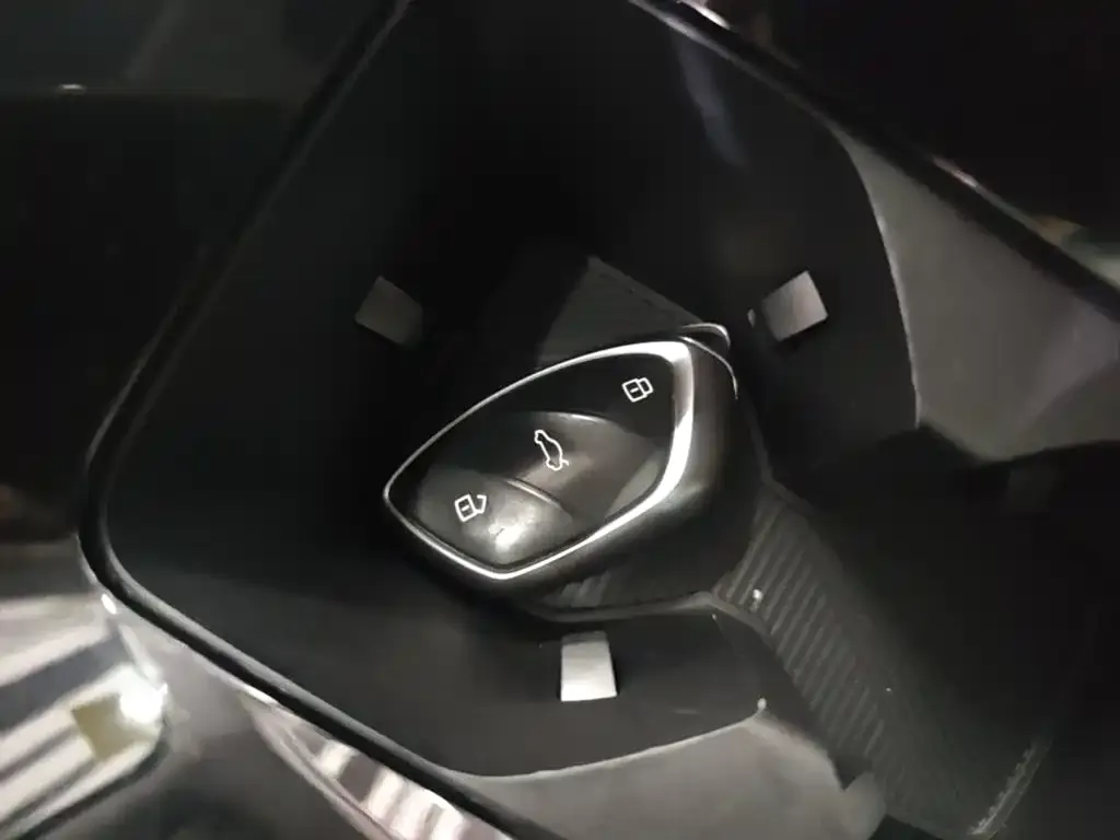 Roewe Ei5 — фото 2