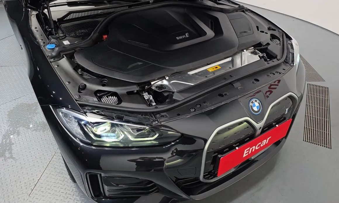 BMW i4 — фото 7
