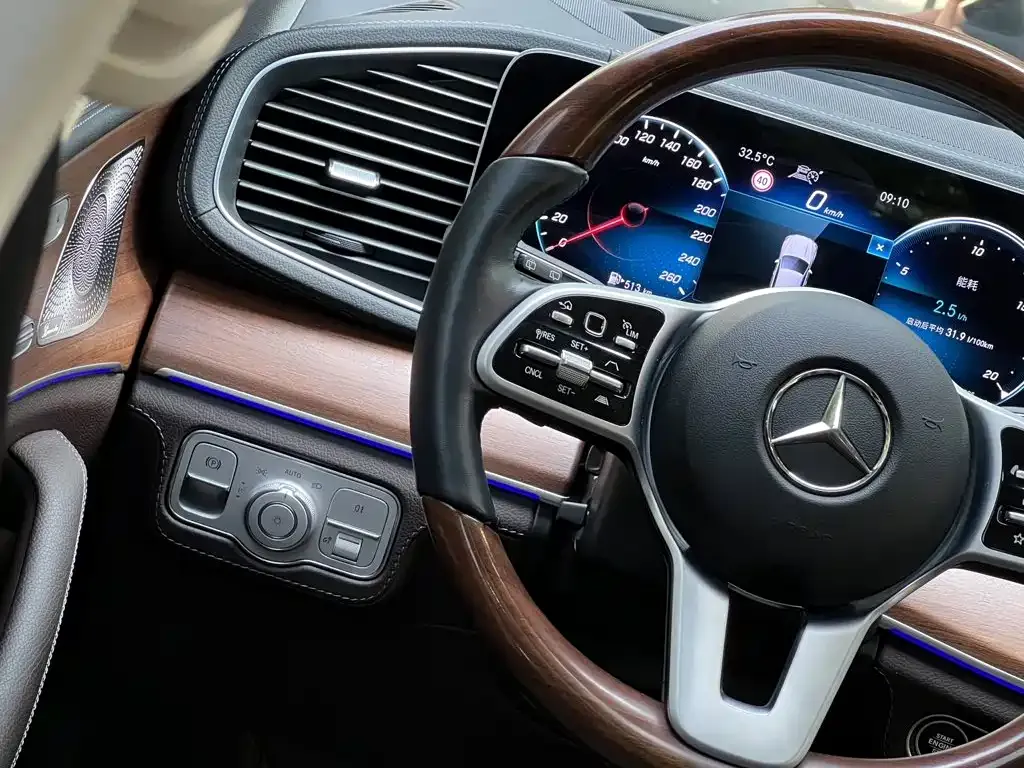 Mercedes-Benz GLS — фото 7
