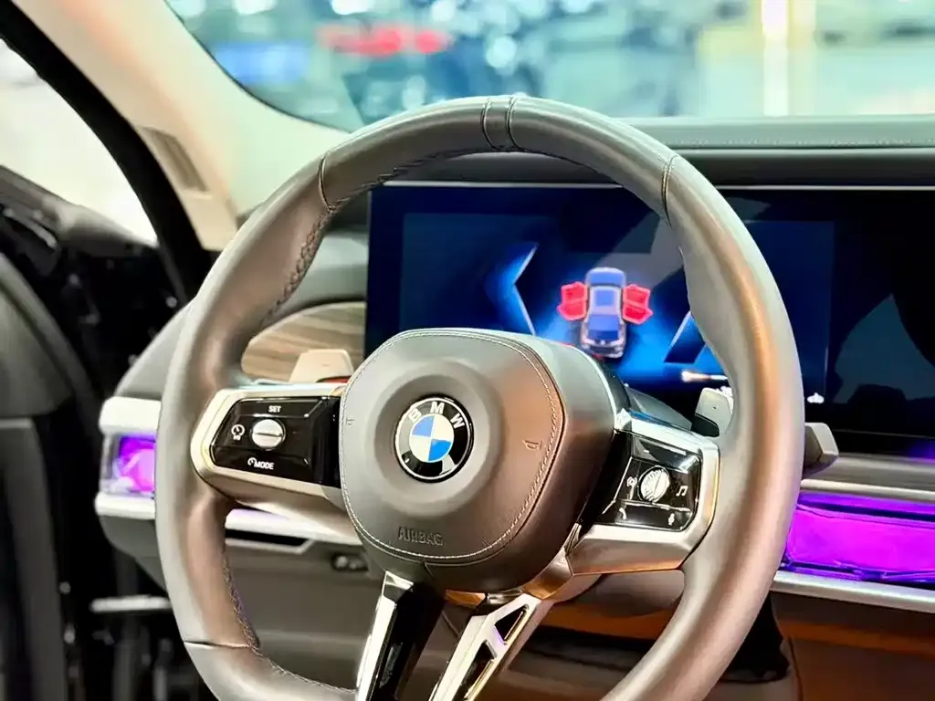 BMW 7 Series — фото 10