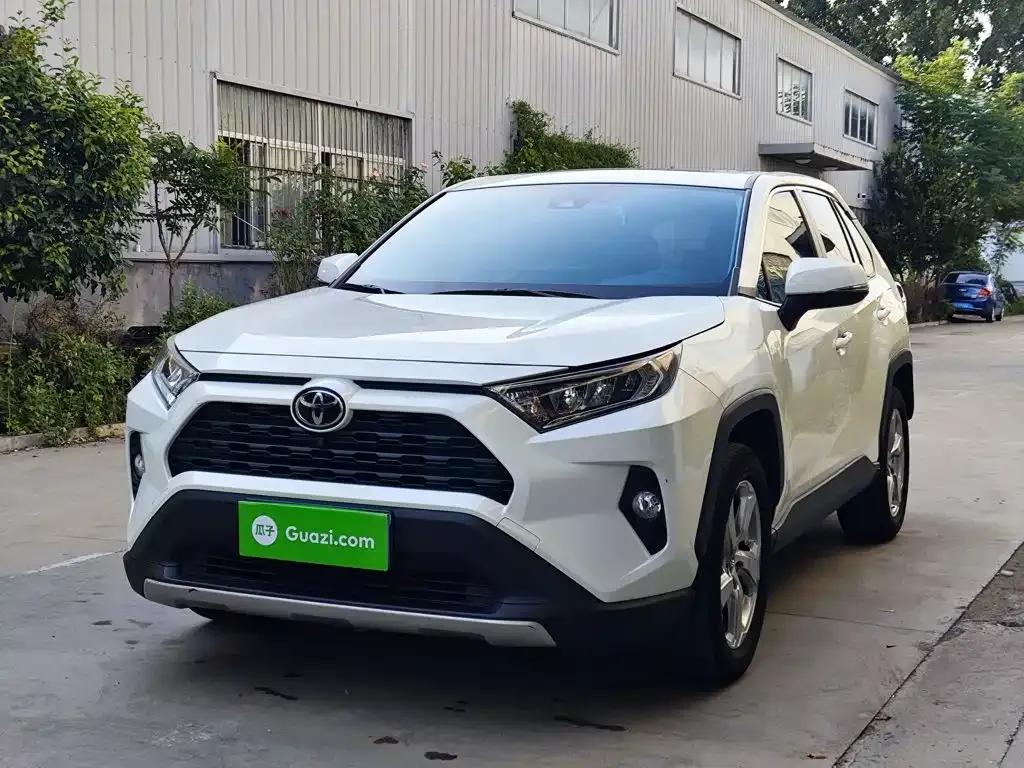 Toyota RAV4 — фото 5