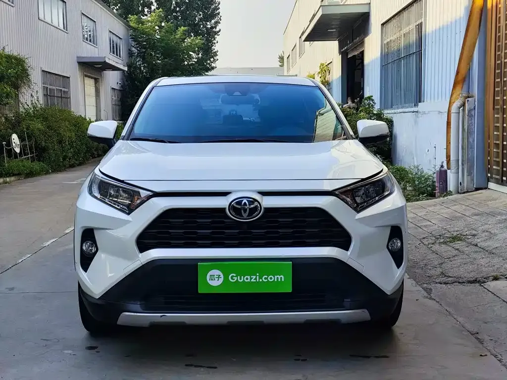 Toyota RAV4 — фото 6