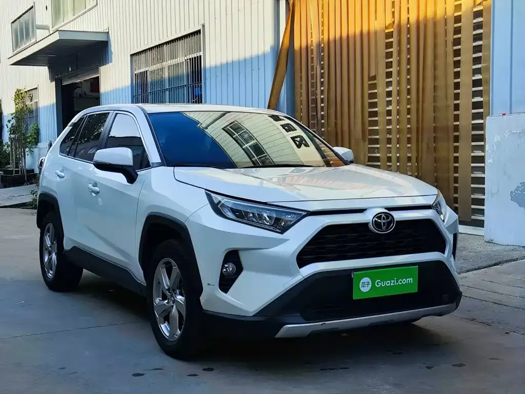 Toyota RAV4 — фото 8