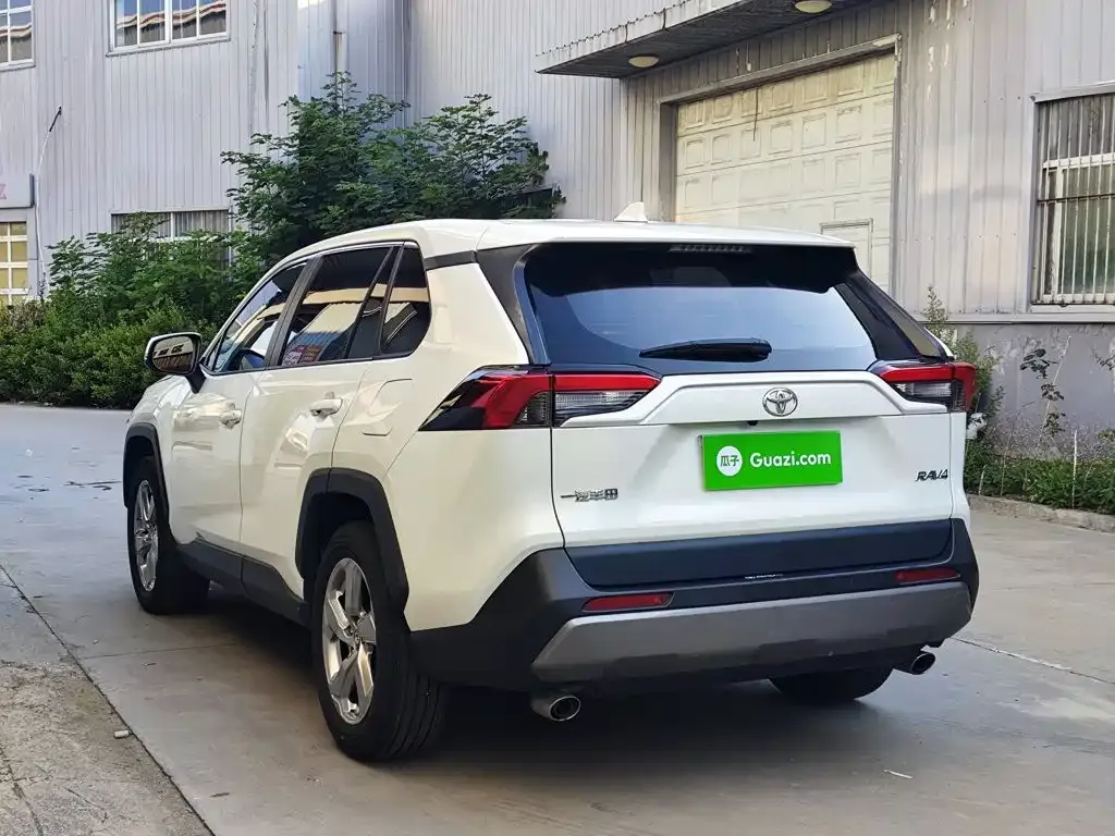Toyota RAV4 — фото 2